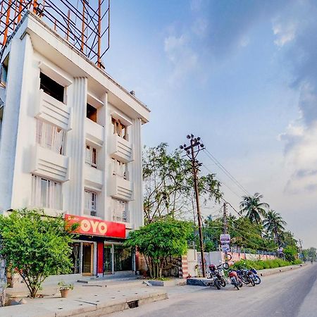Oyo 13521 Sudhriti Hotel Siliguri Dış mekan fotoğraf