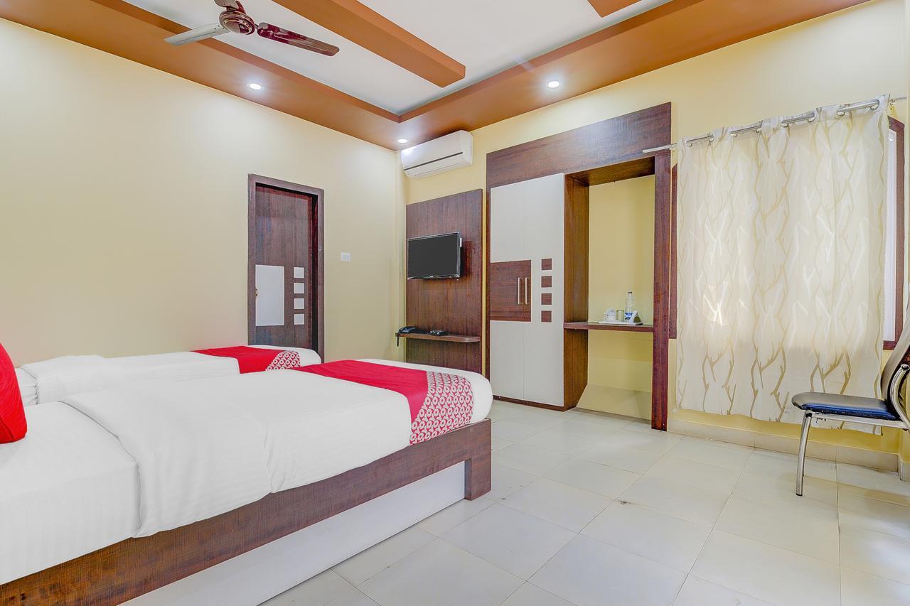 Oyo 13521 Sudhriti Hotel Siliguri Dış mekan fotoğraf