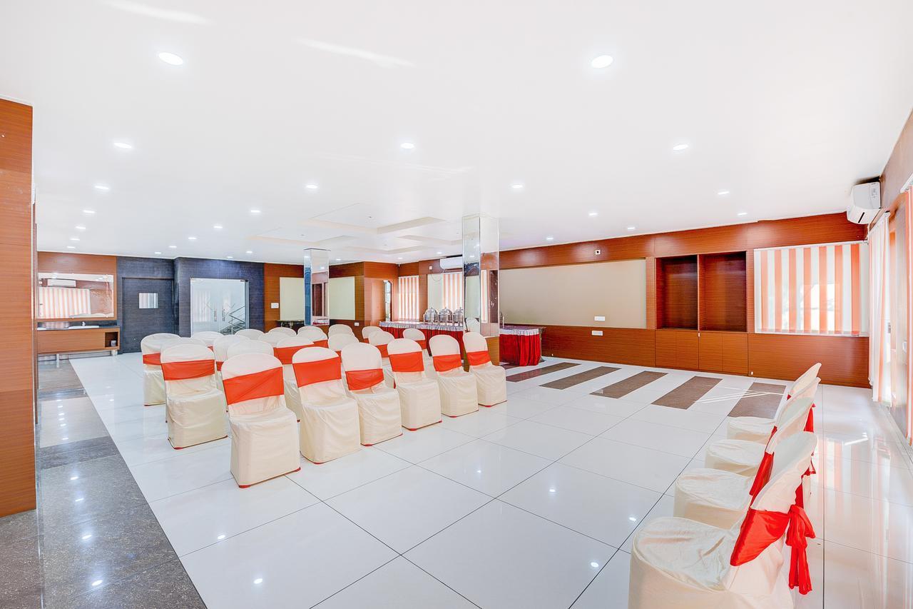 Oyo 13521 Sudhriti Hotel Siliguri Dış mekan fotoğraf