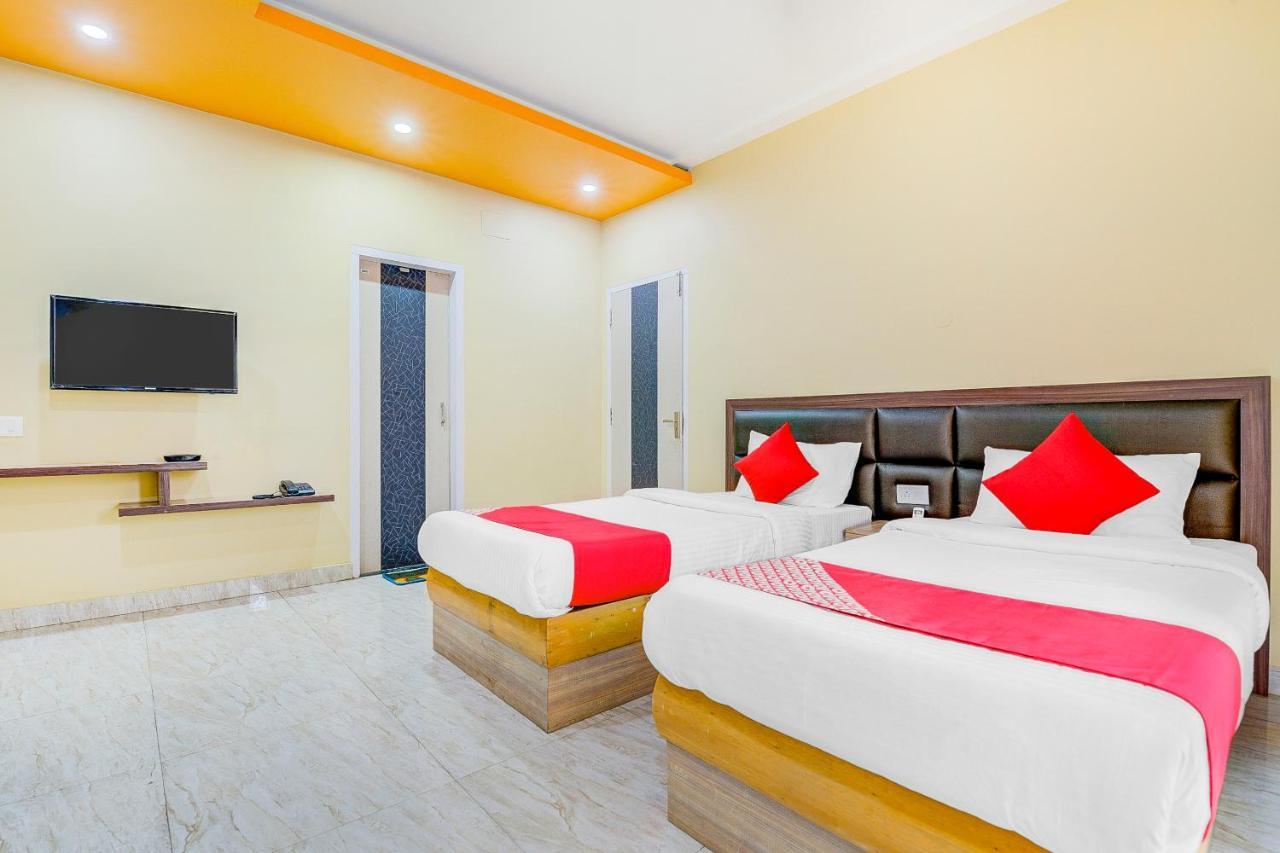 Oyo 13521 Sudhriti Hotel Siliguri Dış mekan fotoğraf