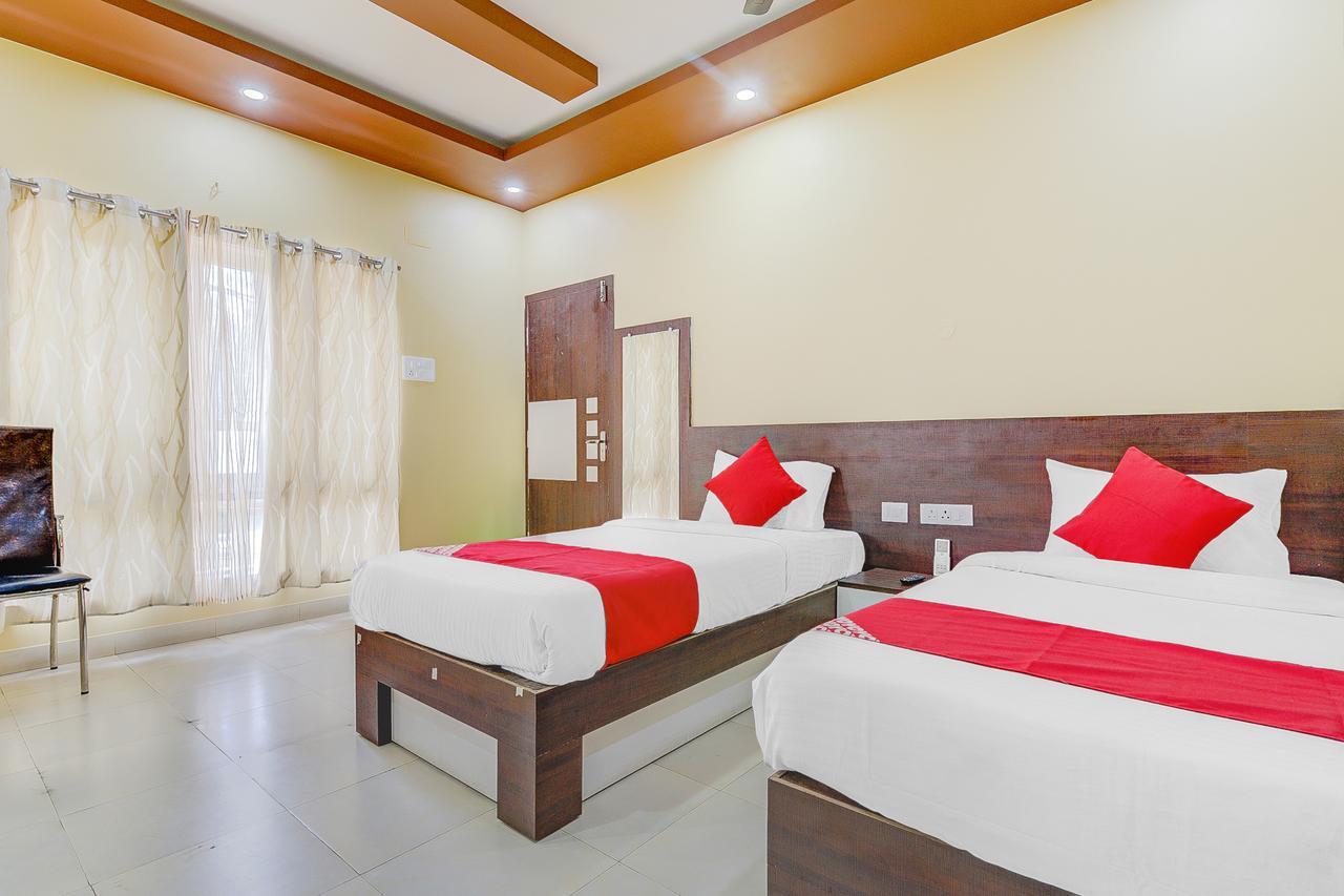 Oyo 13521 Sudhriti Hotel Siliguri Dış mekan fotoğraf